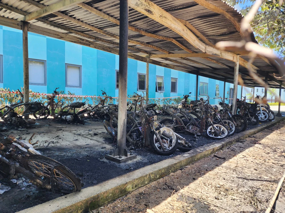 Cháy lớn tại Quảng Ngãi thiêu rụi nhiều xe máy