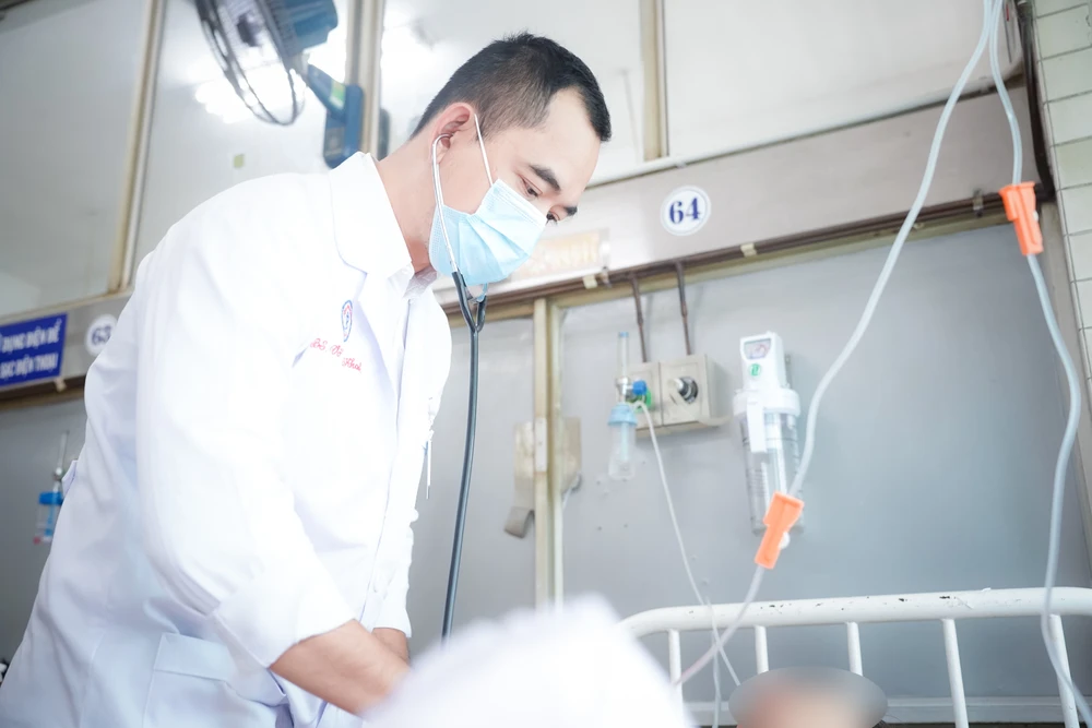 Bệnh nhân nữ trong vụ mưa lớn sập tường ở Long An đã qua cơn nguy kịch