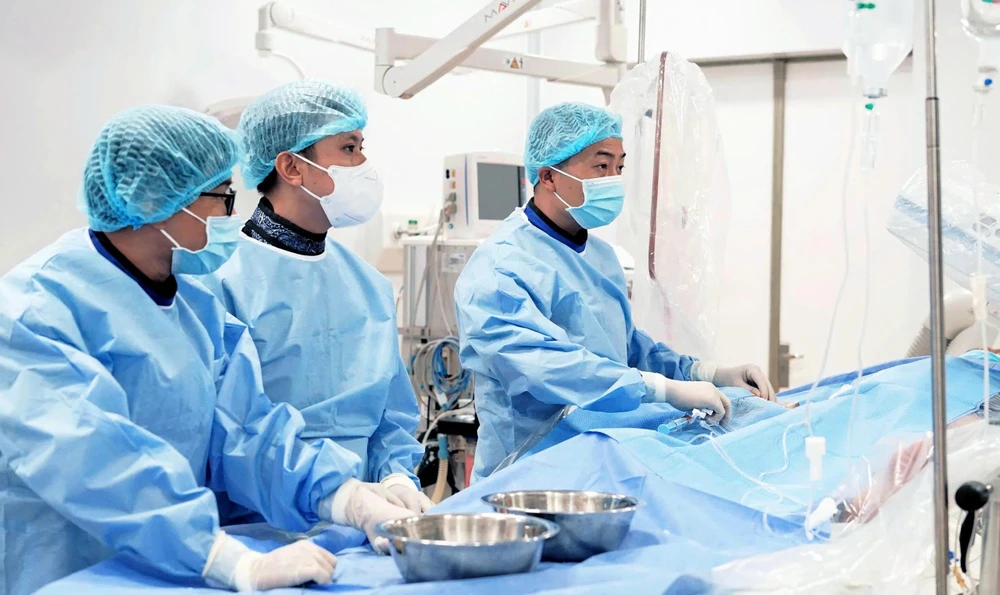 Du khách Pháp bất ngờ đau ngực dữ dội khi đang du lịch ở TP.HCM