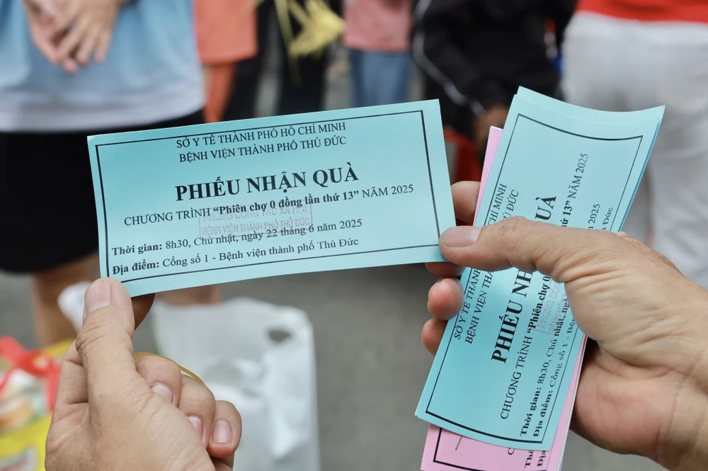 “Phiên chợ 0 đồng”: Ấm lòng bệnh nhân nghèo giữa hành trình điều trị