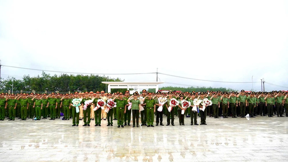 Lãnh đạo, cán bộ, chỉ huy Công an tỉnh Kon Tum đến nhận công tác tại Công an tỉnh Quảng Ngãi