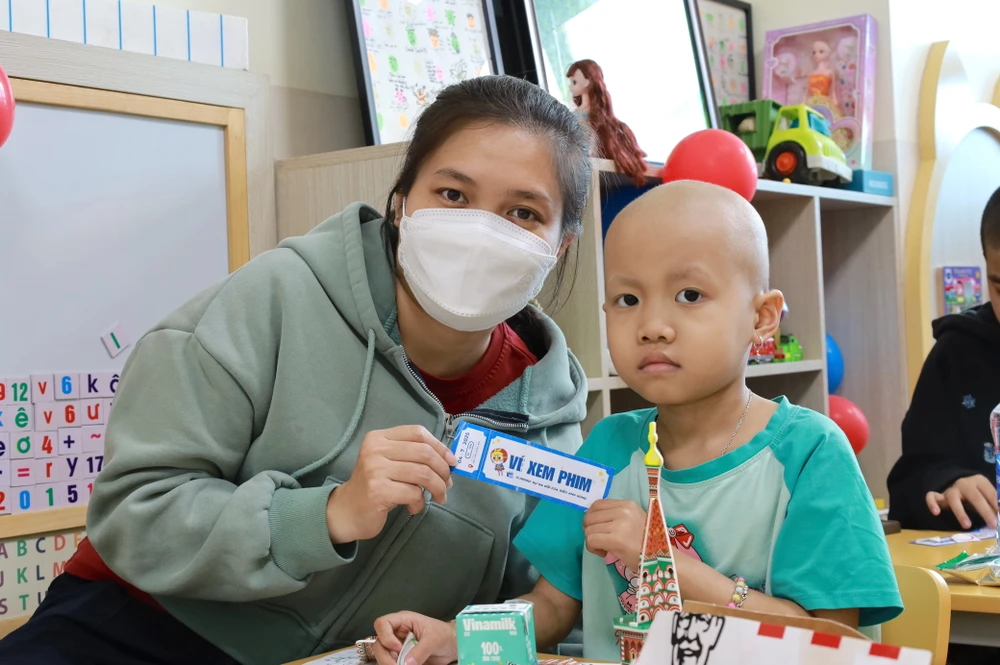 “Rạp chiếu phim nhí” cho bệnh nhi ung thư