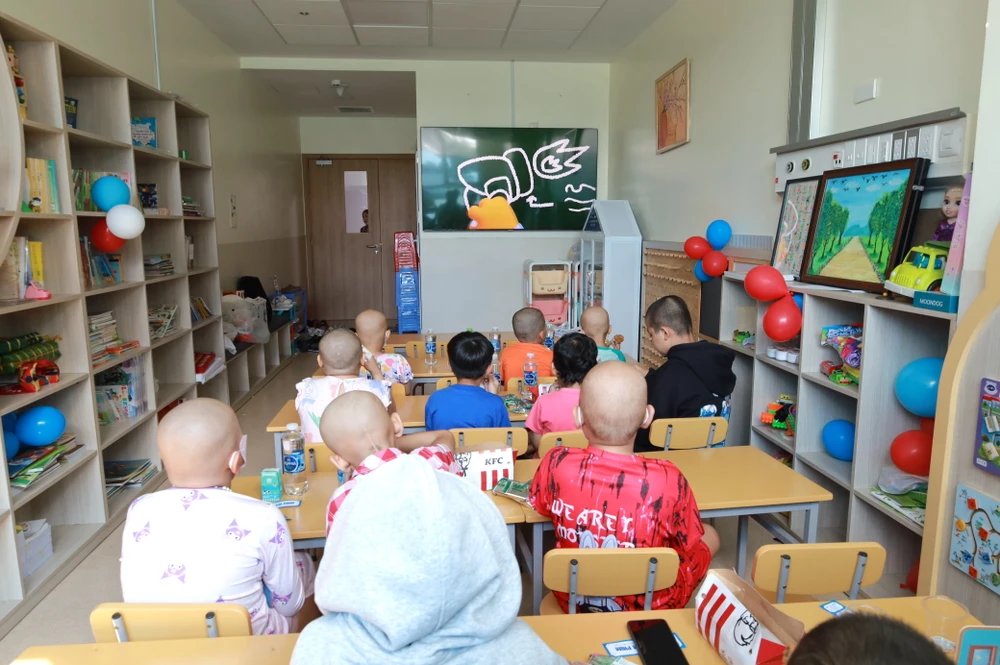 “Rạp chiếu phim nhí” cho bệnh nhi ung thư
