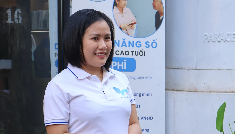 Người trẻ tại TPHCM dạy công nghệ, AI miễn phí cho người lớn tuổi