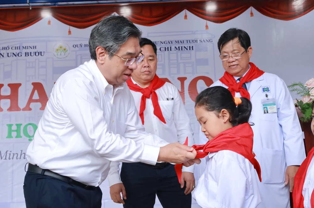 Ngày tựu trường đặc biệt của những bệnh nhi ung thư