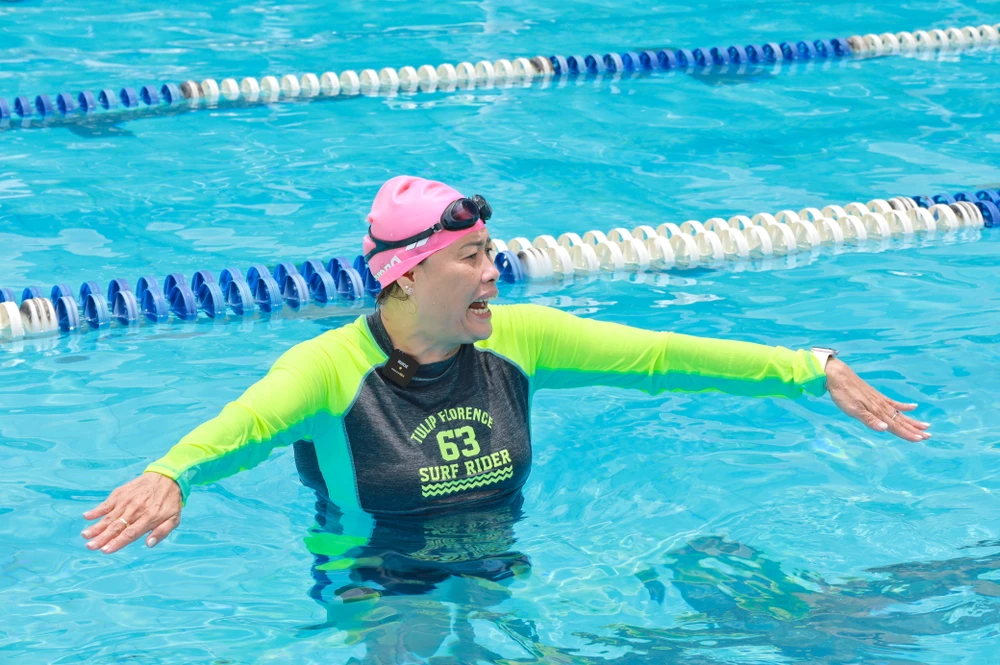 TP.HCM mở lớp bơi miễn phí: Ai cũng háo hức xuống nước