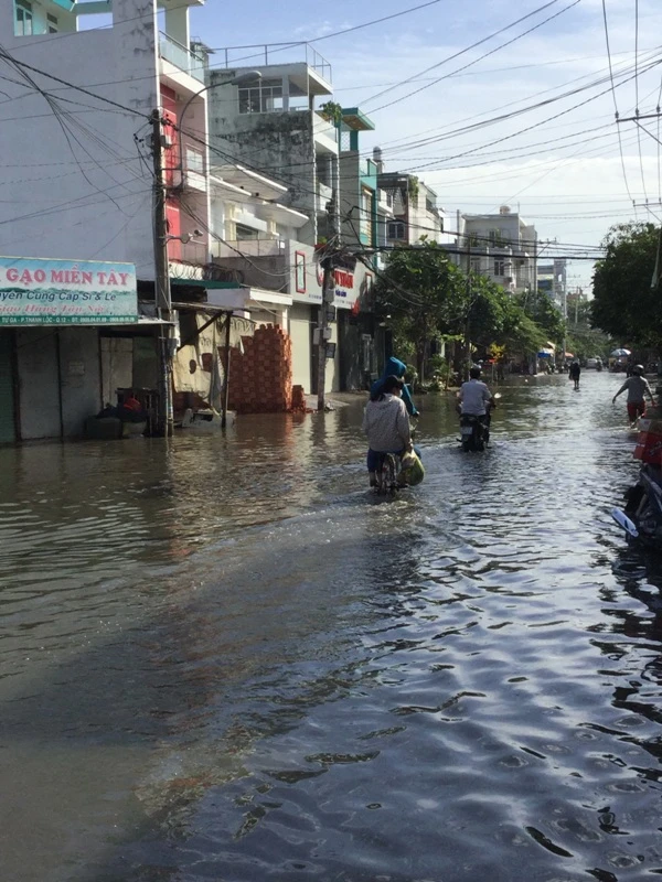 Khắc phục tình trạng ngập nước ở quận 12 ngay hôm nay ảnh 3