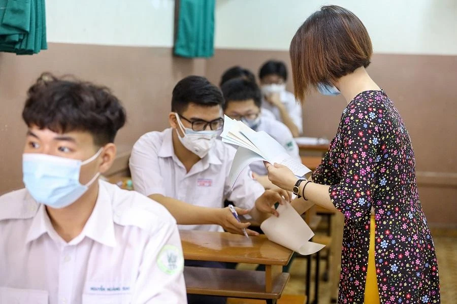 TP cần có thêm phương án cho việc tăng học phí. Trong ảnh: Học sinh Trường THPT Nguyễn Thượng Hiền, quận Tân Bình, TP.HCM. Ảnh: NGUYỆT NHI