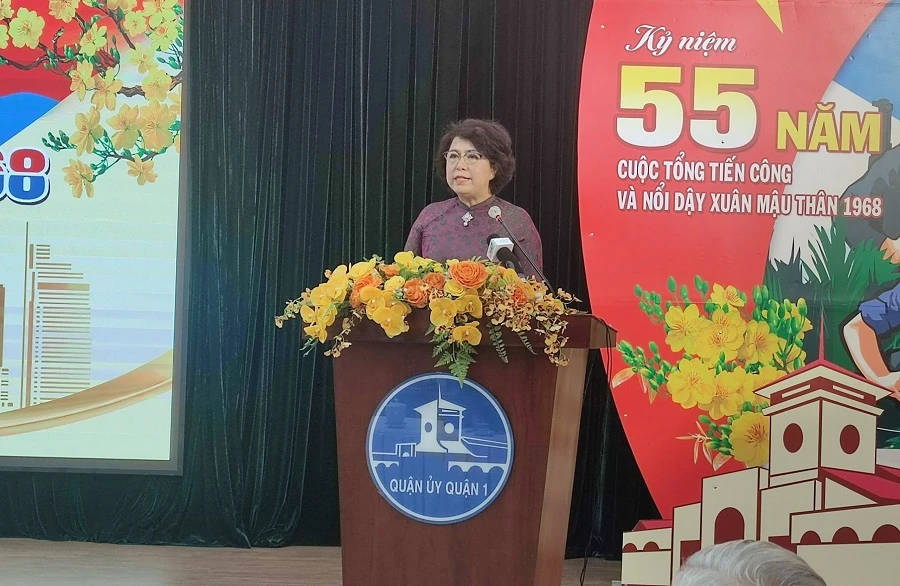 Bà Tô Thị Bích Châu, Bí thư Quận ủy quận 1 phát biểu tại buổi họp mặt. Ảnh: NGUYỄN HIỀN