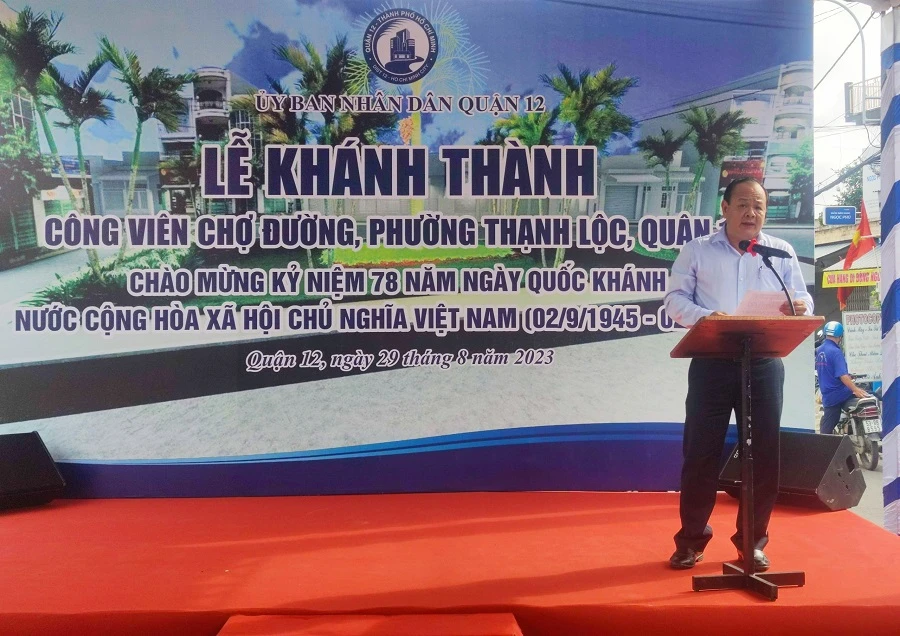 Ông Nguyễn Minh Chánh, Phó chủ tịch UBND quận 12 phát biểu trong buổi lễ khánh thành. Ảnh: NGUYỄN HIỀN