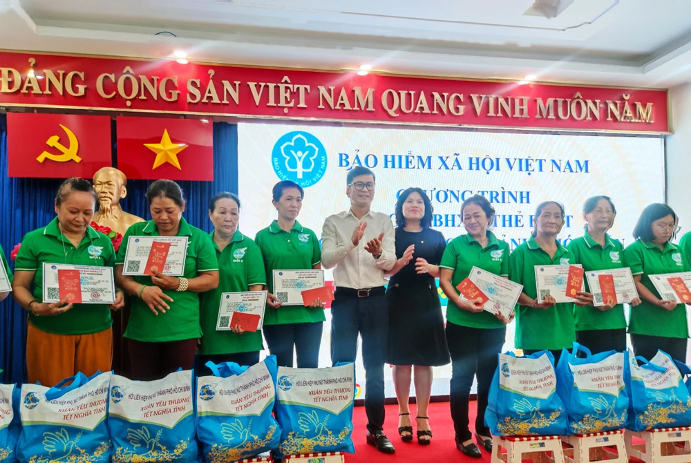 BHXH Việt Nam tặng quà tết bệnh nhân tại TP.HCM h1.jpg