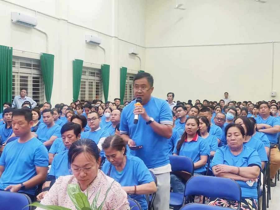 Người dân đối thoại trực tiếp với lãnh đạo quận 12 về trạm xử lý nước thải