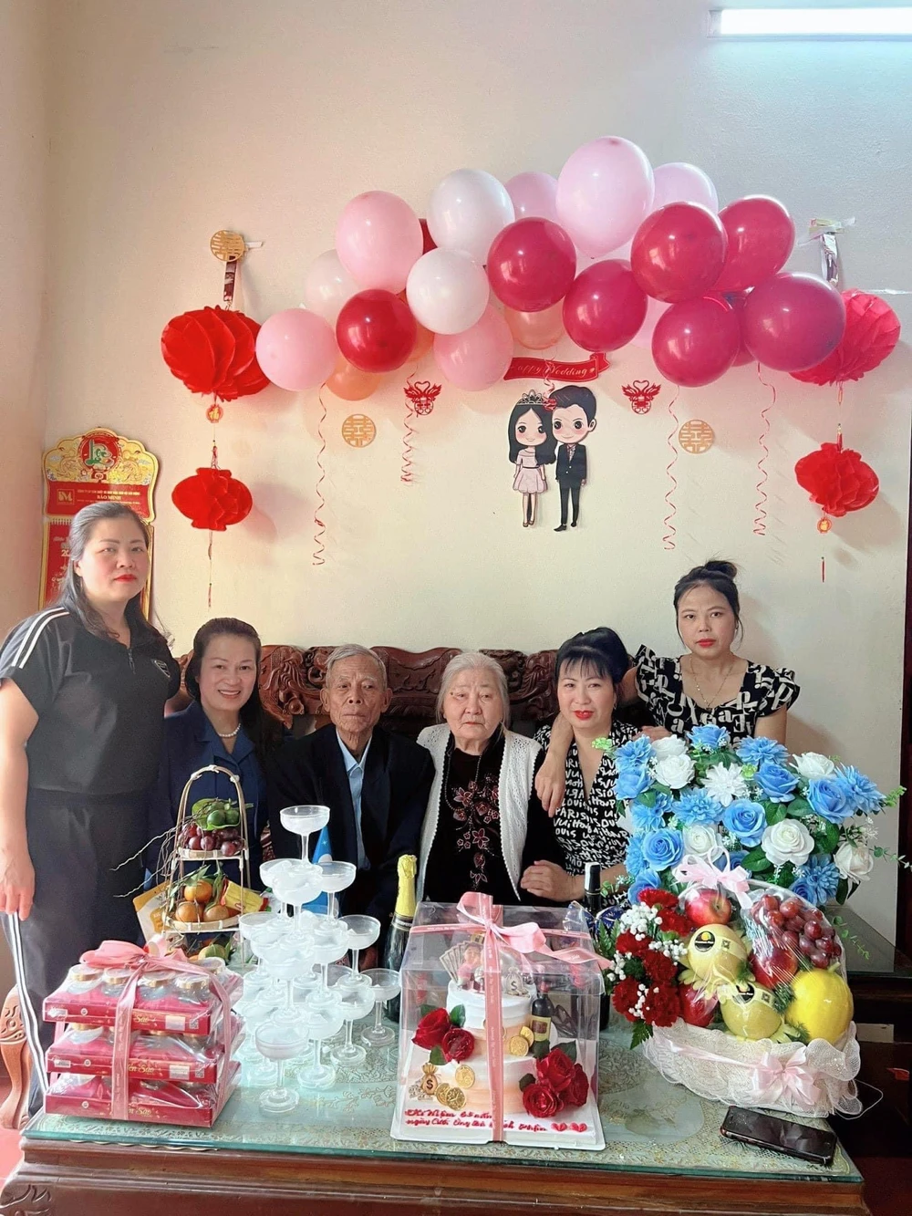 Cặp vợ chồng U90 được con cháu bí mật tổ chức 65 năm ngày cưới đúng ngày đầu năm 2024