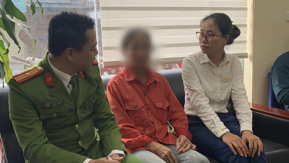 Mang tiền bán trâu, bán vàng chuyển cho kẻ lừa đảo qua mạng