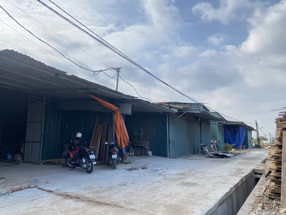 Hàng chục hộ dân dựng nhà xưởng trên đất nông nghiệp ký cam kết tự tháo dỡ