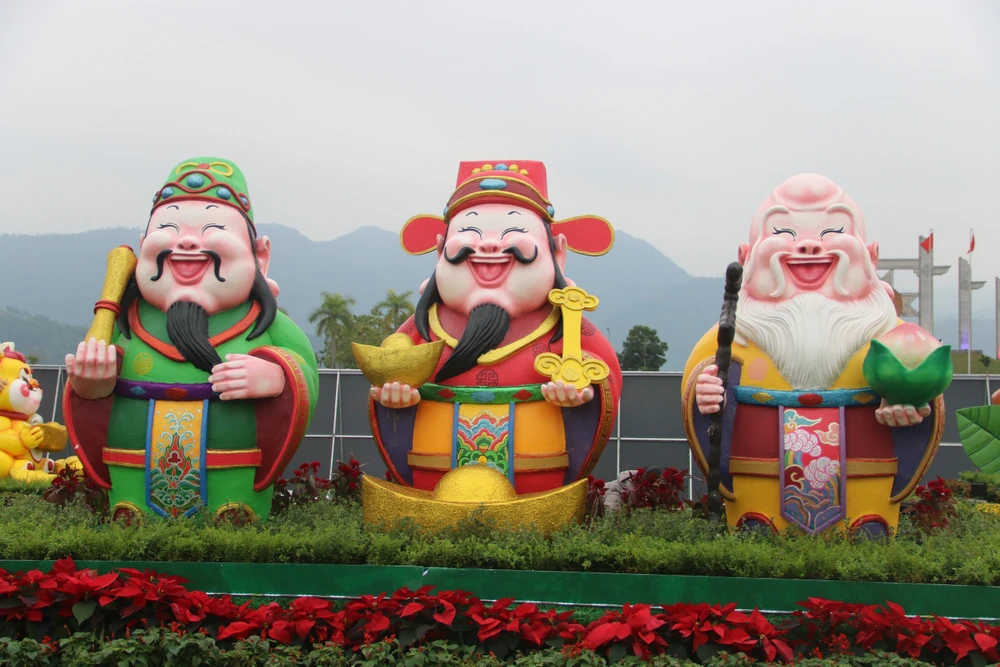 Cận cảnh linh vật rồng 'song long chầu nguyệt' ở Hòa Bình 5.jpg