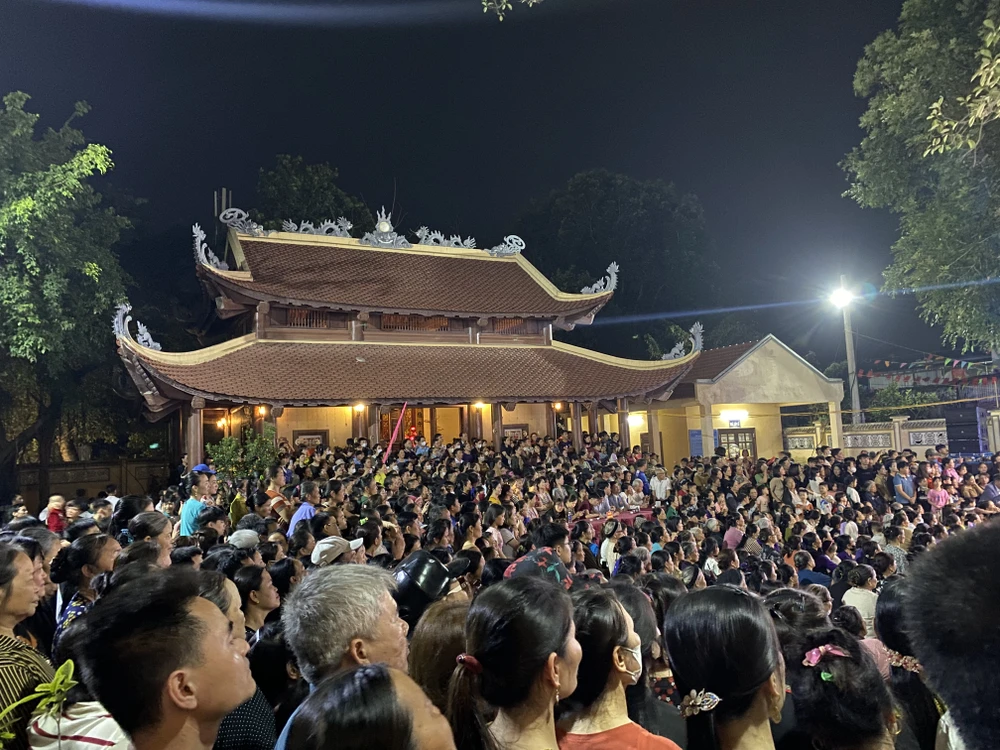 Ngàn người tập trung xem 'lễ mật' trong lễ hội Linh tinh tình phộc 2024