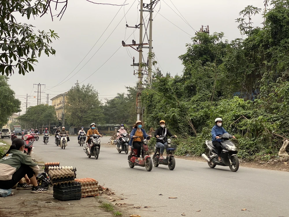 Đầu năm, doanh nghiệp tất bật sản xuất, làng nghề vẫn đóng cửa du xuân 4.JPG