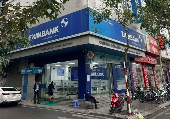 Vụ nợ thẻ tín dụng từ 8,5 triệu thành 8,8 tỉ, Ngân hàng và khách hàng làm việc thế nào?.png