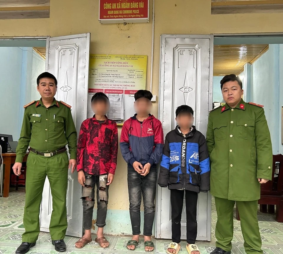 Công an triệu tập nhóm học sinh ném đá vào xe qua đường.jpg