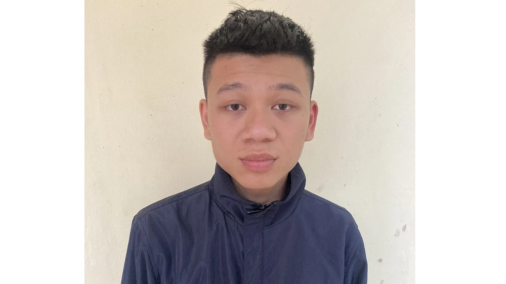 Dùng dao gọt hoa quả đâm người yêu vì đòi chia tay.jpg