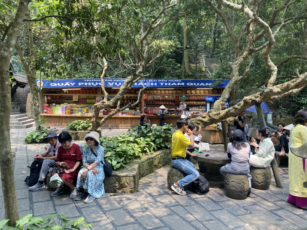 Toàn cảnh Khu di tích lịch sử đền Hùng trước ngày Giỗ Tổ Hùng Vương 10 copy.jpg