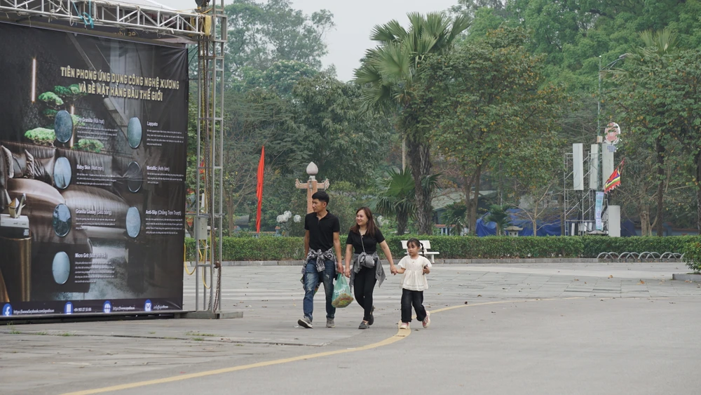 Chưa chính hội, đền Hùng đã đón cả vạn người về hành hương 10.JPG