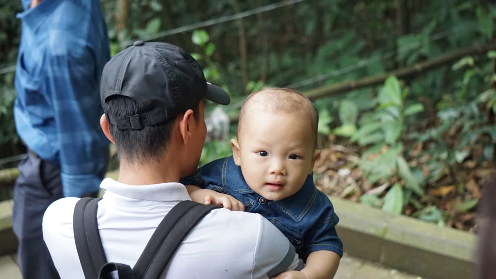 Chưa chính hội, đền Hùng đã đón cả vạn người về hành hương 8.JPG