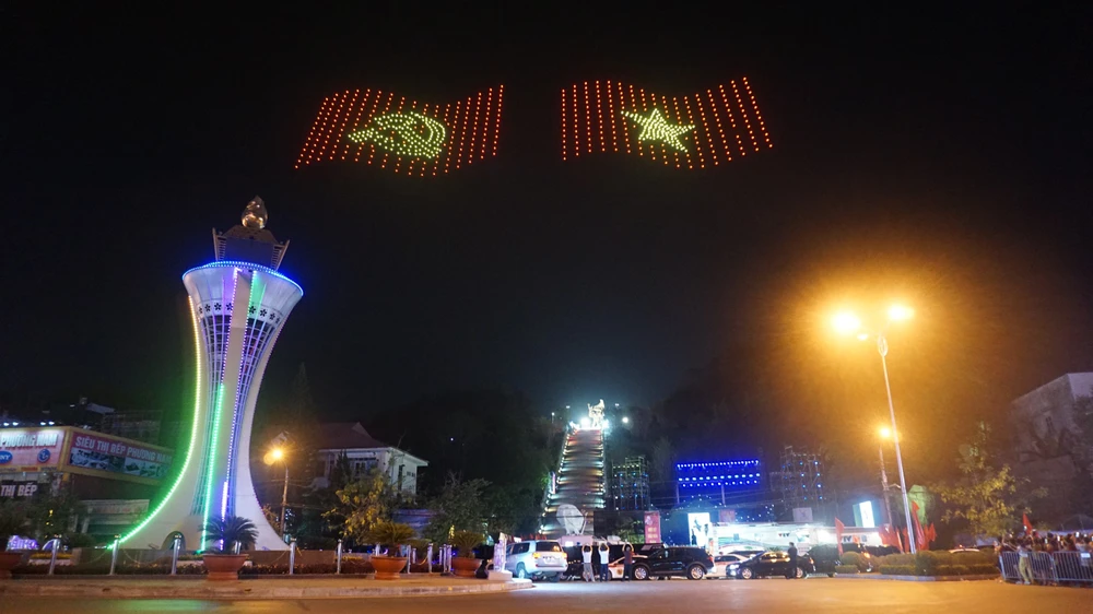 700 thiết bị bay không người lái tái hiện chiến thắng Điện Biên Phủ9.jpg