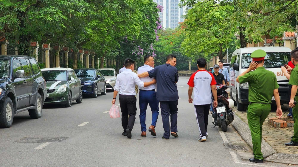 An ninh thắt chặt tại khu vực nhà tang lễ vụ cháy 14 người chết.jpg