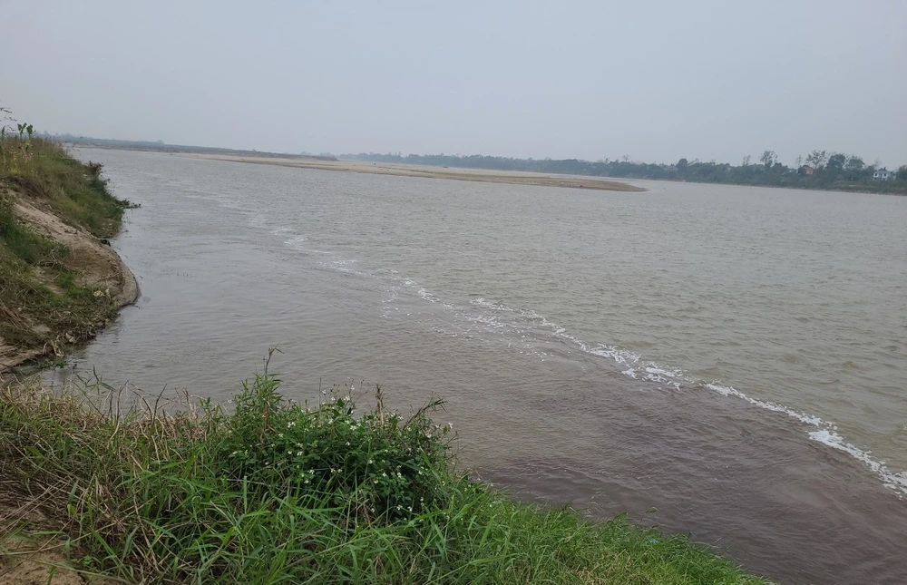 Tìm kiếm nữ sinh lớp 10 nhảy sông Hồng mất tích.jpeg