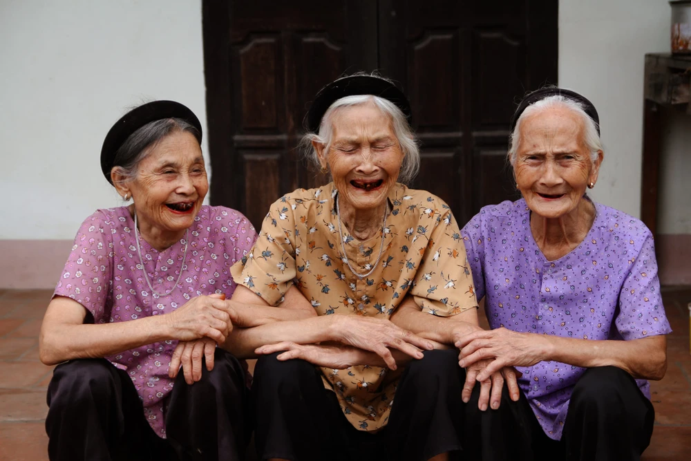 Dân mạng tấm tắc khen bộ ảnh 'ba chị em nàng thơ U100' ở Phú Thọ 8.jpg