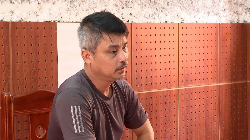 Lùi móp cửa xe taxi, lái xe AUDI nhờ người khác nhận tội thay.jpeg