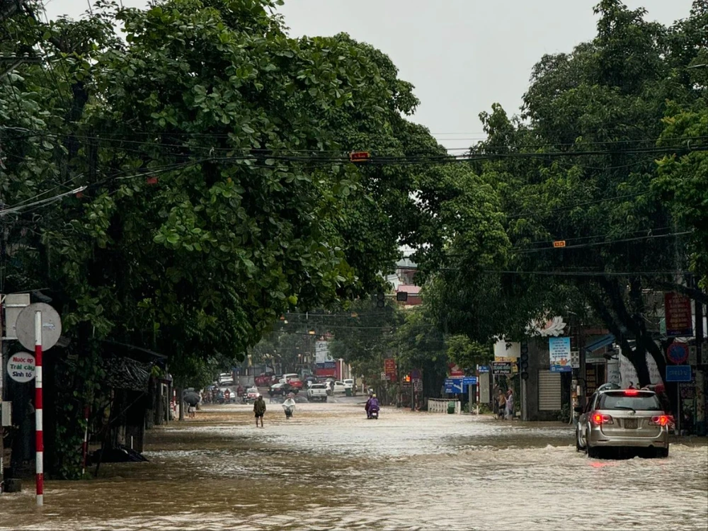 Thành phố Hà Giang mưa liên tục 3 ngày, nhiều điểm ngập sâu 2.jpg