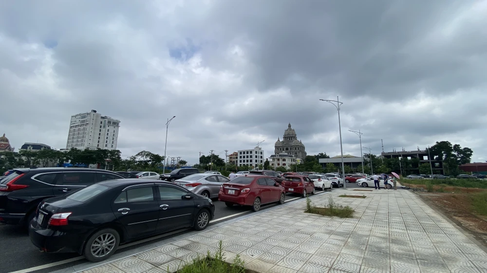 Ngôi trường 'VIP' ở Phú Thọ, xe hơi tấp nập đưa đón sĩ tử thi tốt nghiệp 2.jpg