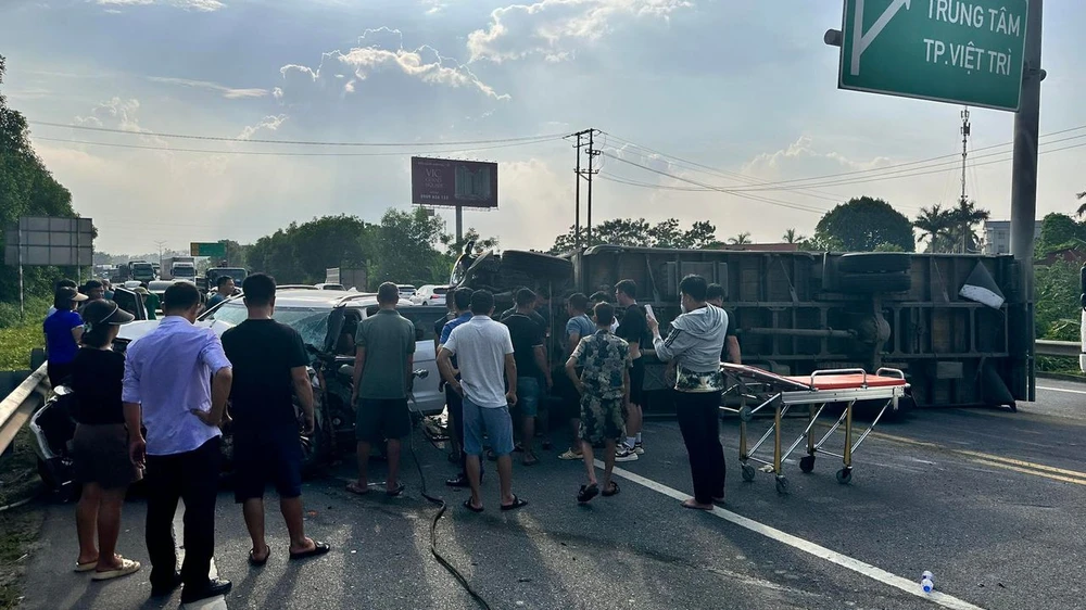 Lái xe con tử vong trong vụ tai nạn trên cao tốc Nội Bài - Lào Cai.jpeg