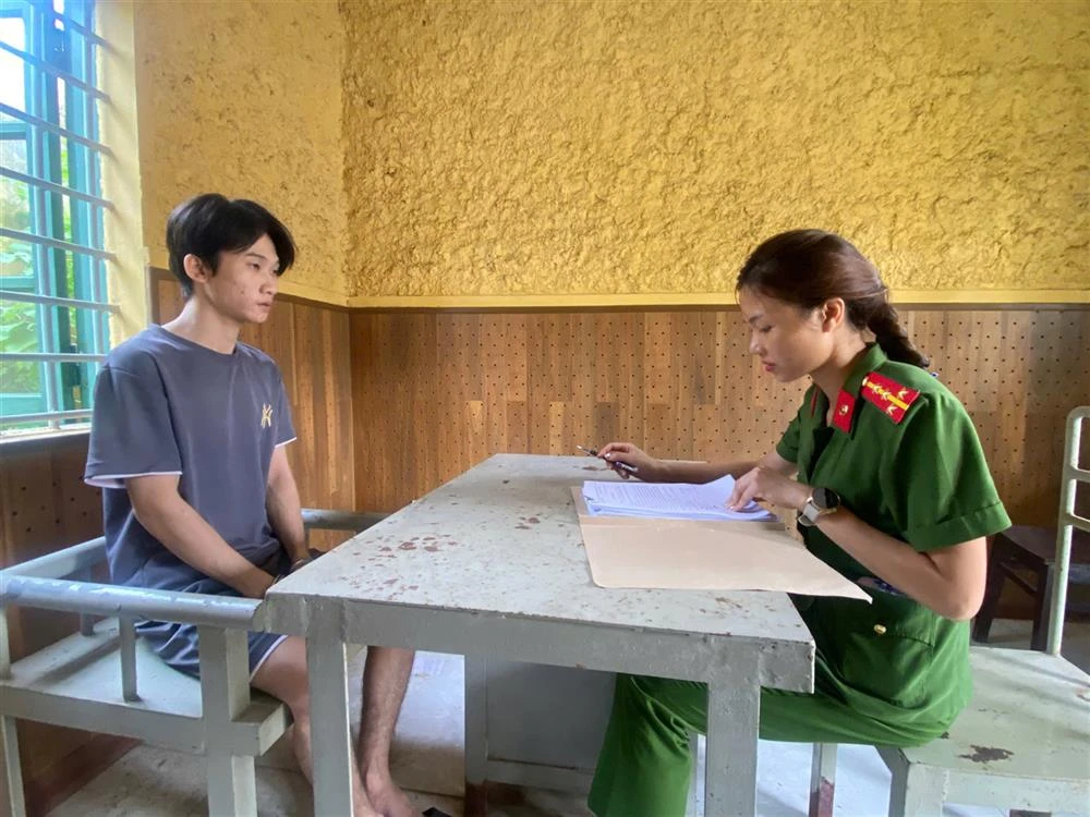 Khởi tố thanh niên 22 tuổi truyền bá văn hóa phẩm đồi trụy.jpg