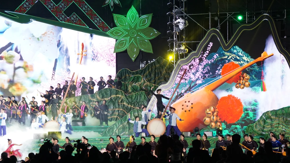 Video: Khai mạc ngày hội văn hóa các dân tộc vùng Đông Bắc lần thứ XI 1.JPG