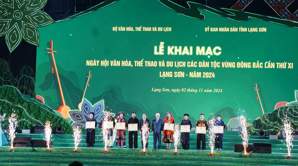 Video: Khai mạc ngày hội văn hóa các dân tộc vùng Đông Bắc lần thứ XI 8.JPG