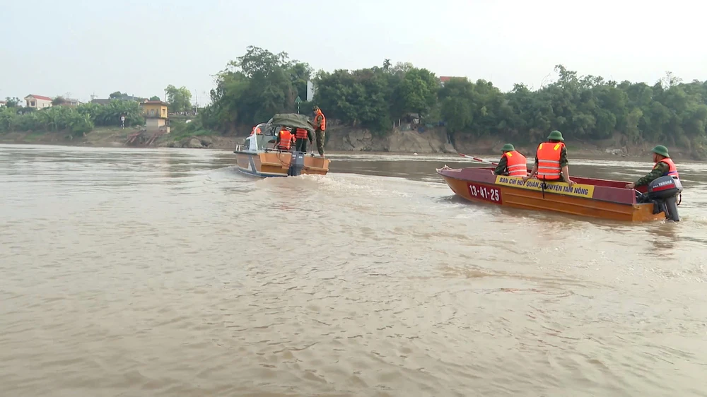 Vụ 5 học sinh mất tích do đuối nước tập trung lực lượng tìm kiếm 4 nạn nhân còn lại12.jpg