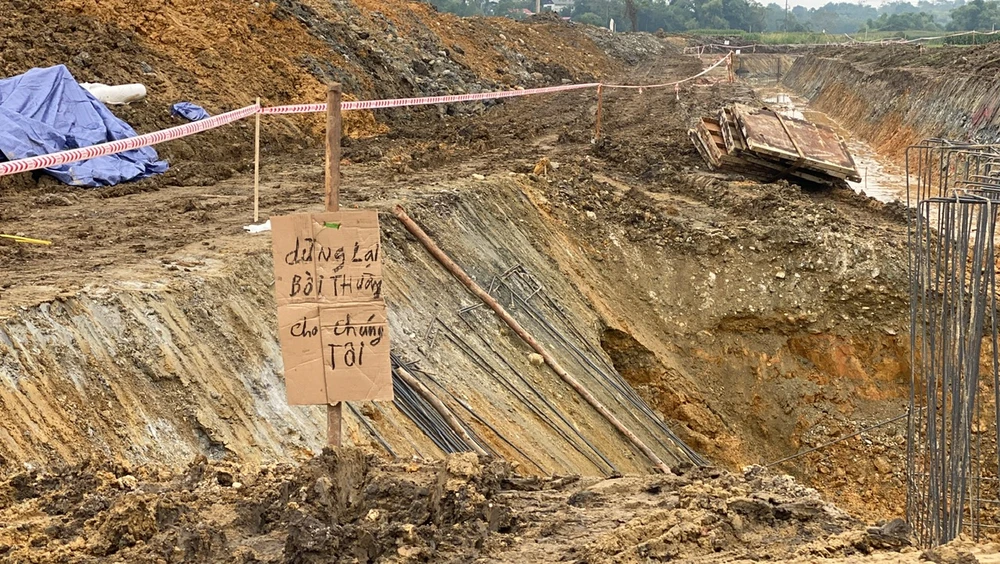 Dự án hơn 1.400 tỷ đồng đang thi công thì bị dân chặn 1.jpg