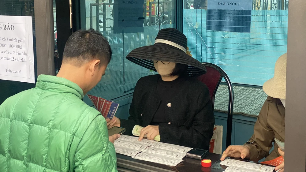 Phú Thọ mở bán vé trận Việt Nam - Singapore.jpg