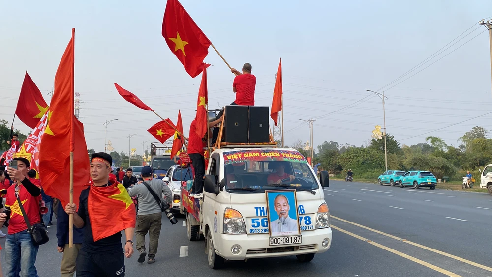 Chung kết AFF CUP 2024 Hàng ngàn cổ động viên đổ về Việt Trì 44.JPG