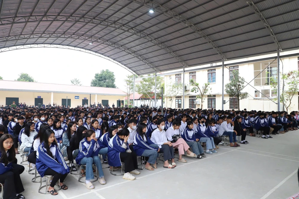 Phiên tòa trong trường học xét xử 8 bị cáo gây rối trật tự công cộng.jpg