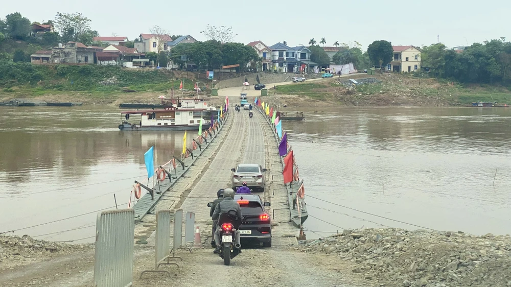 Kế hoạch tổ chức giao thông cầu phao Phong Châu đêm giao thừa Tết Ất Tỵ.jpg