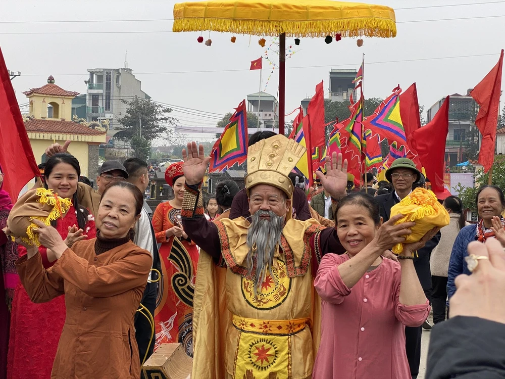 Tái hiện truyền thuyết vua Hùng dạy dân cấy lúa 3.jpg