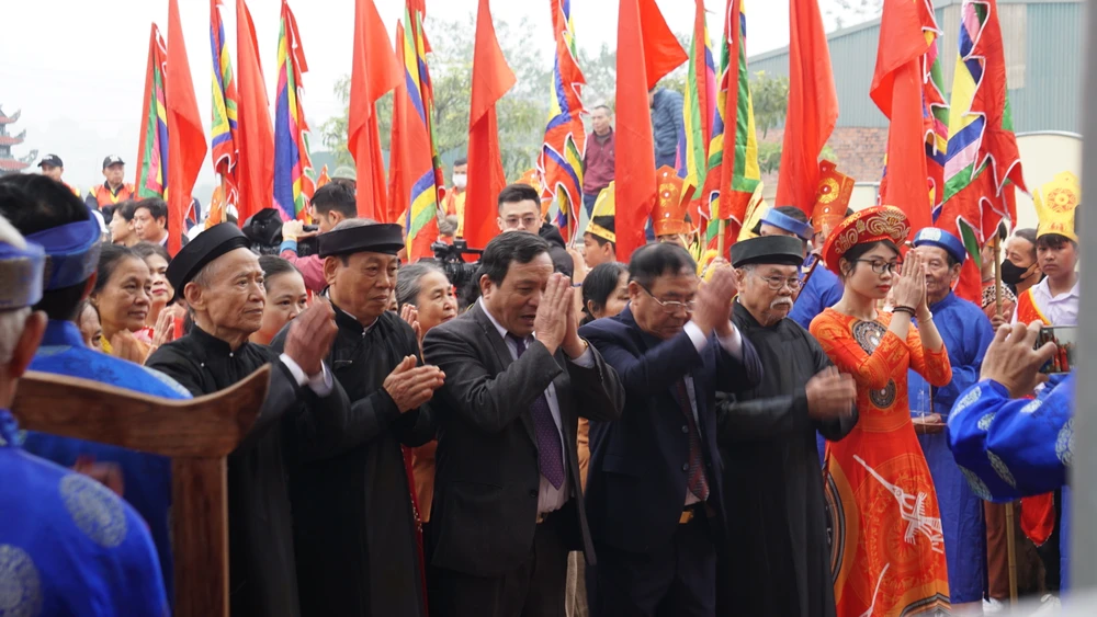 Tái hiện truyền thuyết vua Hùng dạy dân cấy lúa 4.JPG