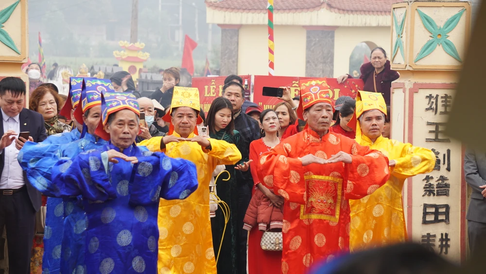 Tái hiện truyền thuyết vua Hùng dạy dân cấy lúa 7.JPG