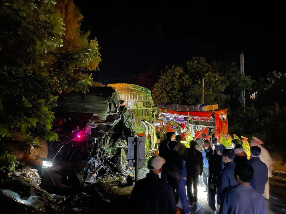 Trời mưa, đường trơn có thể là nguyên nhân vụ tai nạn 6 người tử vong.jpg