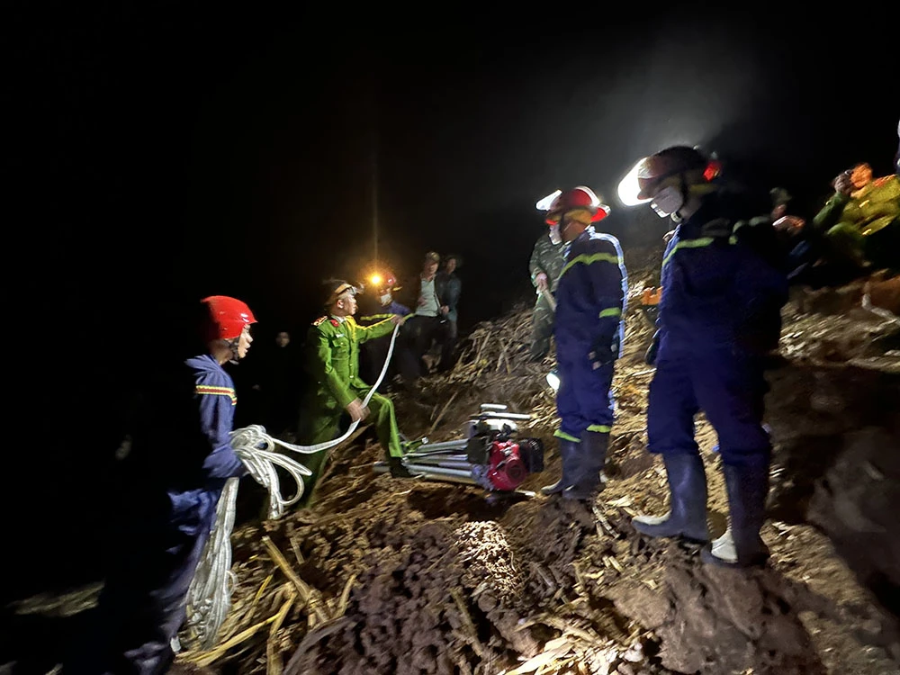 Công an Sơn La thông tin nguyên nhân xe đầu kéo rơi xuống vực sâu.jpg